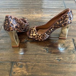 Cheetah print heel with peep toe